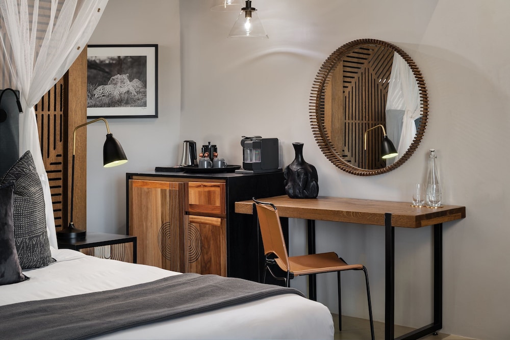 Luxury Suite, 1 King Bed, River View - Photo 5