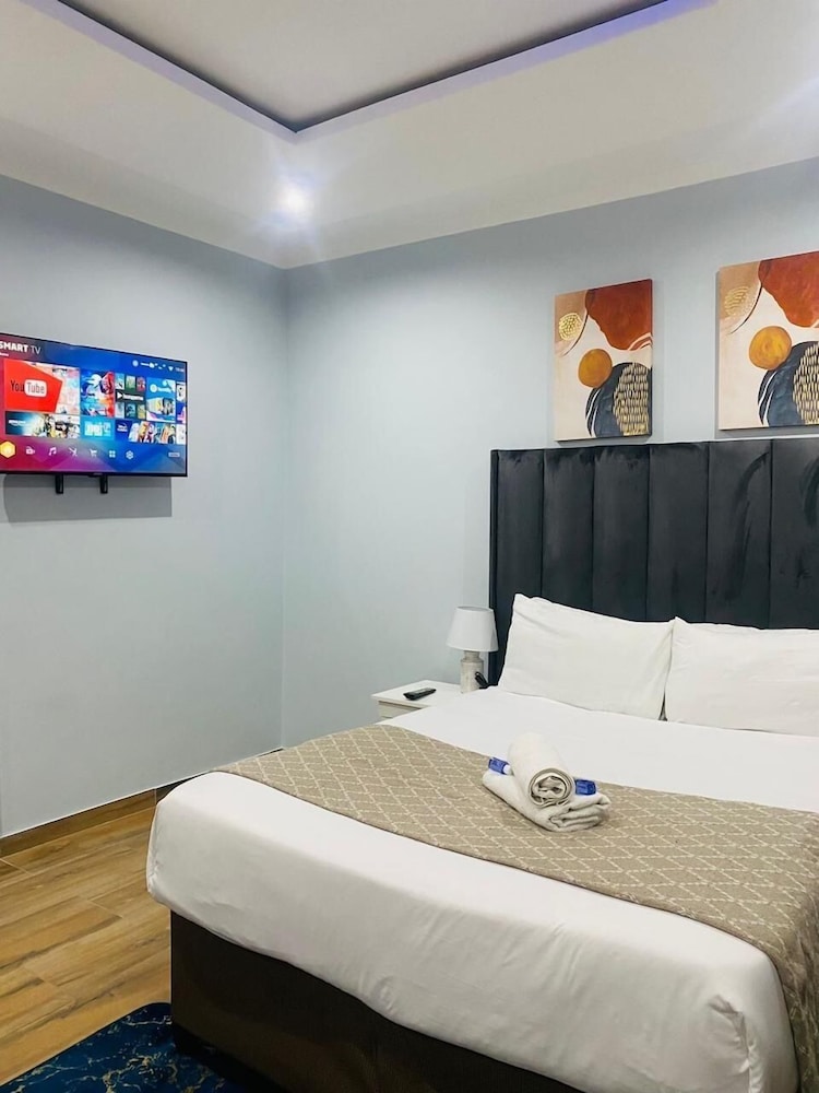 Universal Twin Room