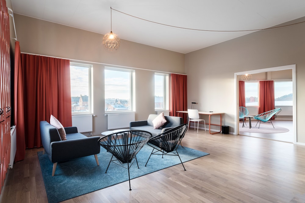 Family Room Grand