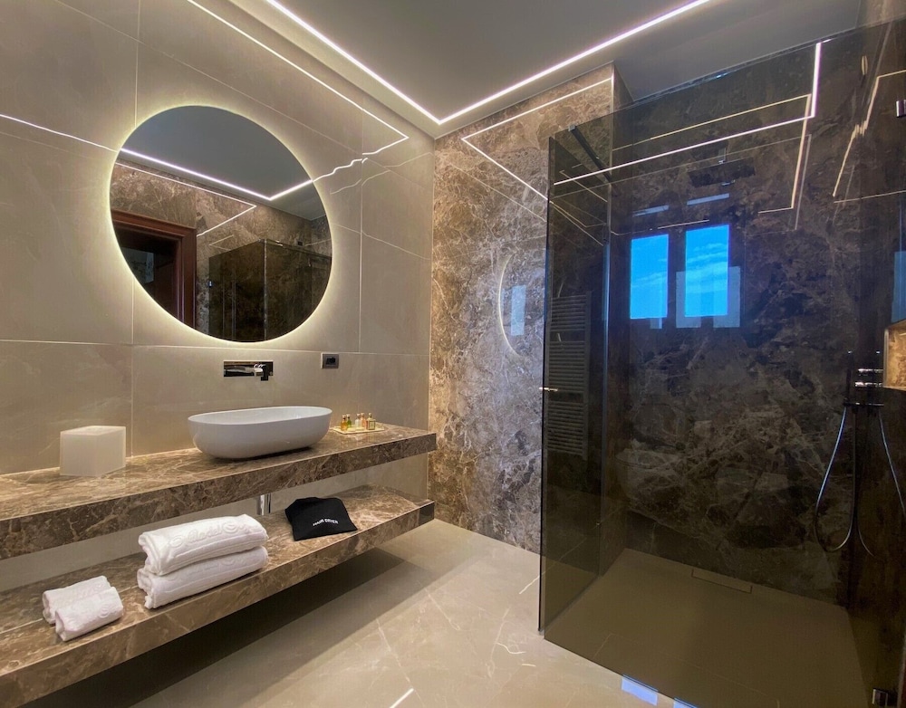 Heydweiller Suite (lake view) - Photo 6