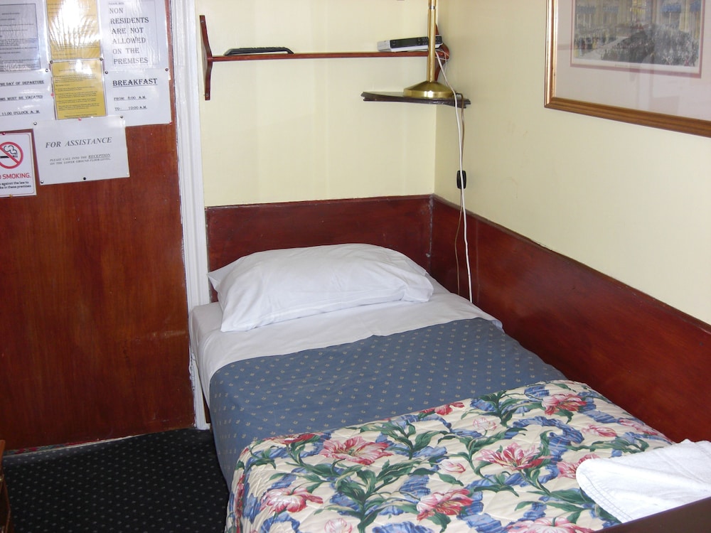 Single Room, Shared Bathroom photo 3