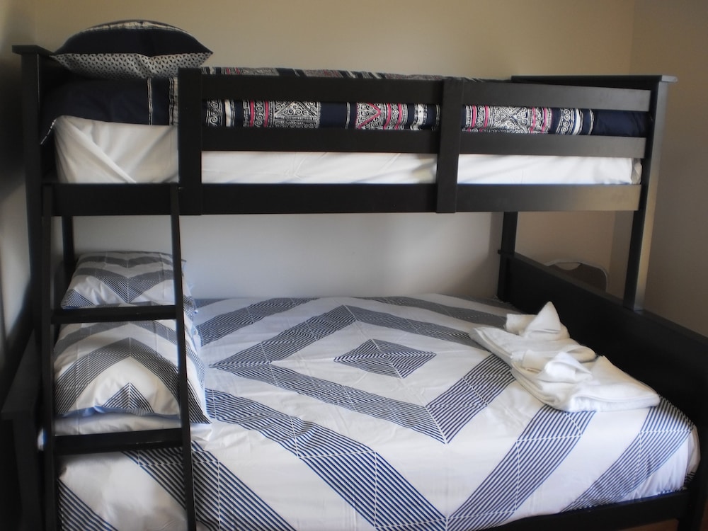 Deluxe Cottage, 2 Bedrooms, Hill View, Lakeside (Riverdowns Cottage) photo 3