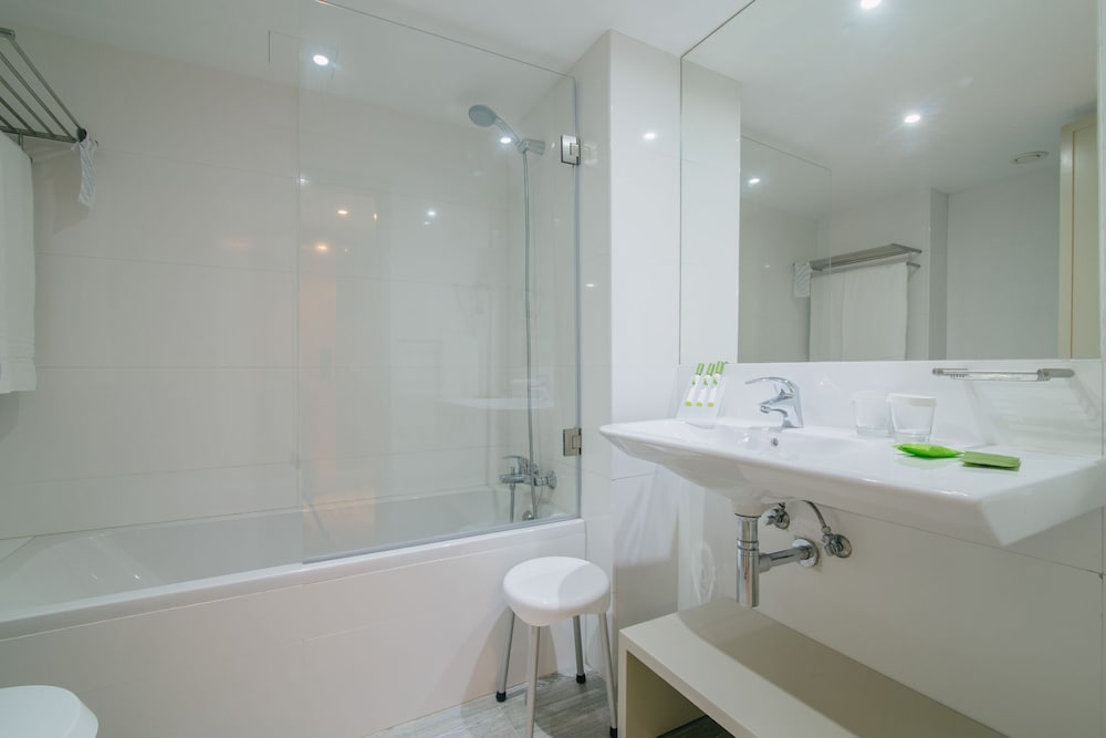 Premium Apartment, 2 Bedrooms, Pool View - Photo 4
