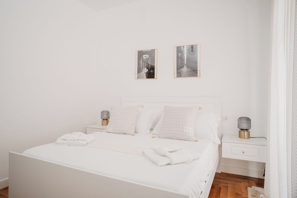 Superior Duplex, Partial Sea View