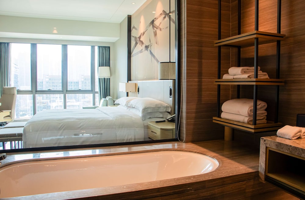 Room, 1 King Bed, City View thumbnail 5
