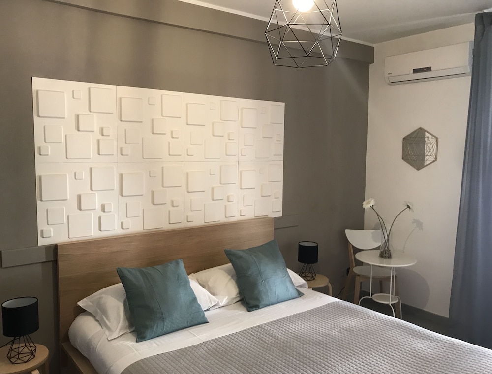 Superior Room, 1 Queen Bed, Balcony, City View - Photo 1