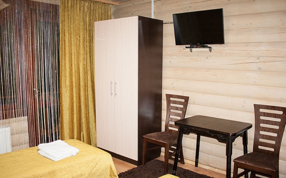 Economy Double or Twin Room, Shared Bathroom photo 2