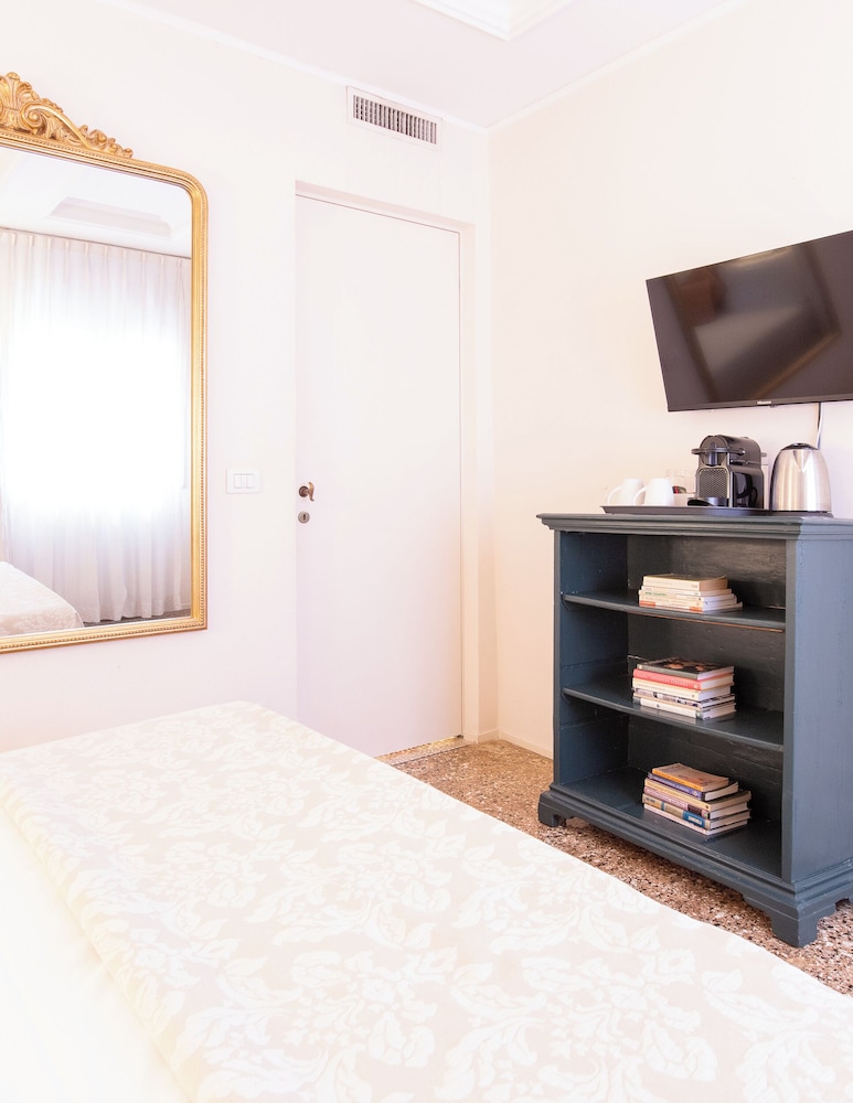 Basic Double Room photo 3