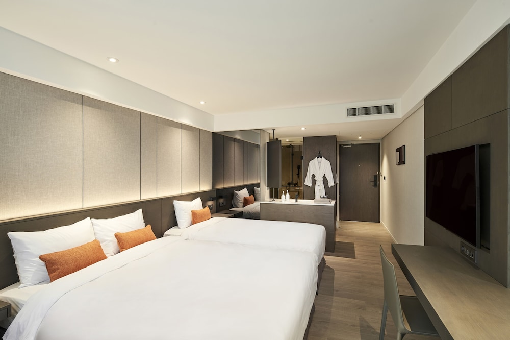 Deluxe Family Twin Room - Photo 1
