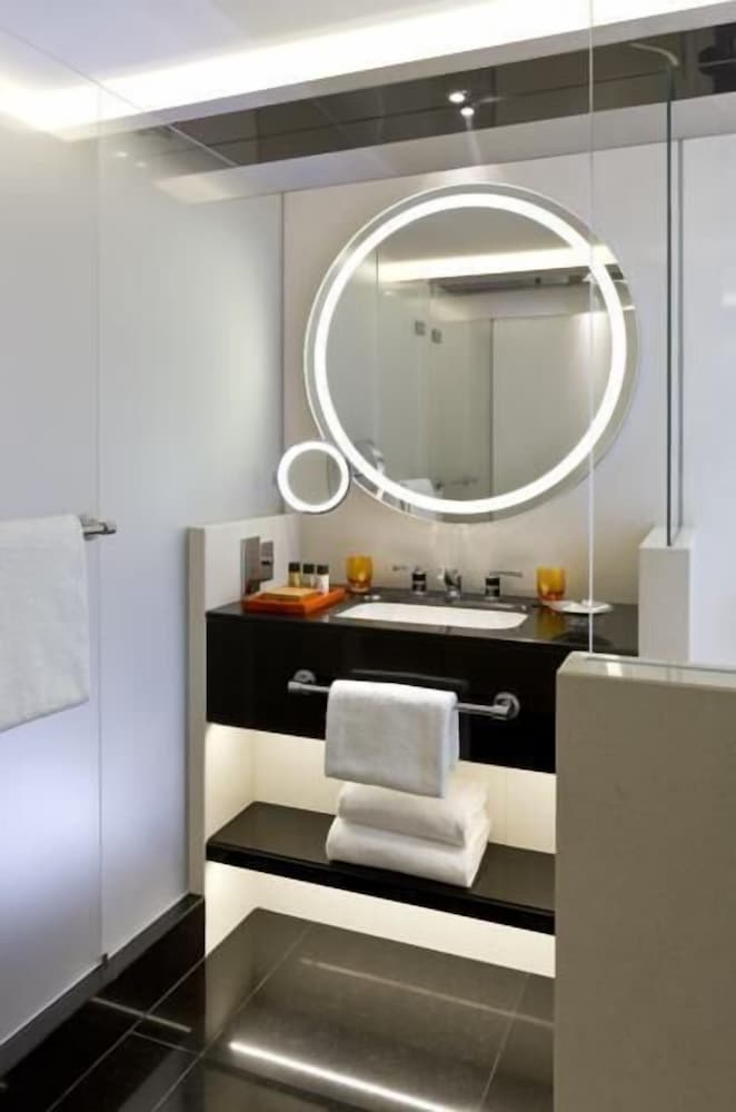 Economy Suite, 1 King Bed, City View photo 2