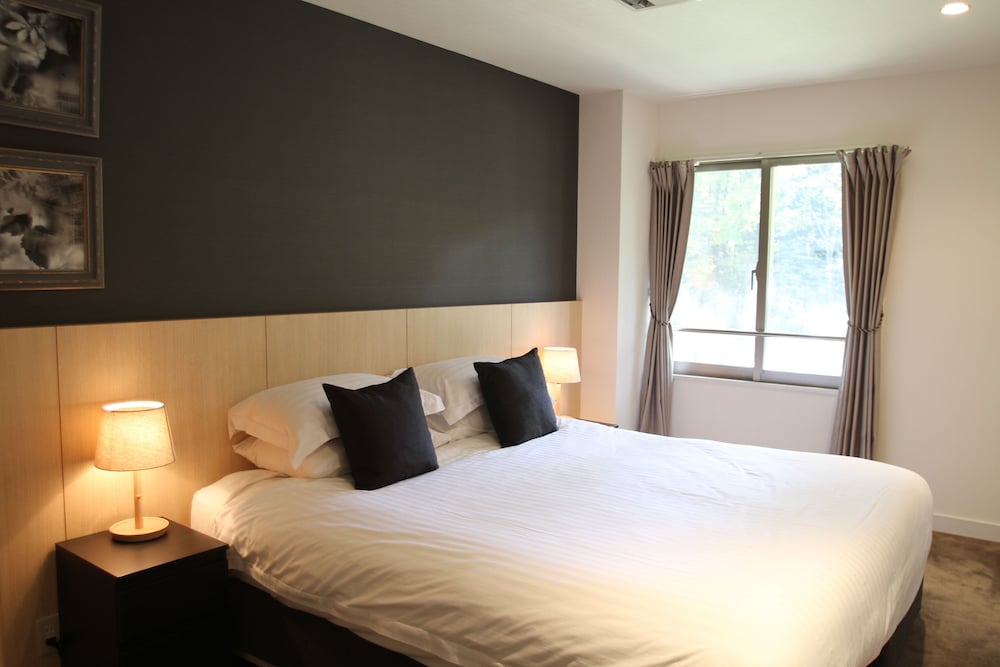 4 Bedroom Apartment (2 King or Twin and 2 Bunk Beds)