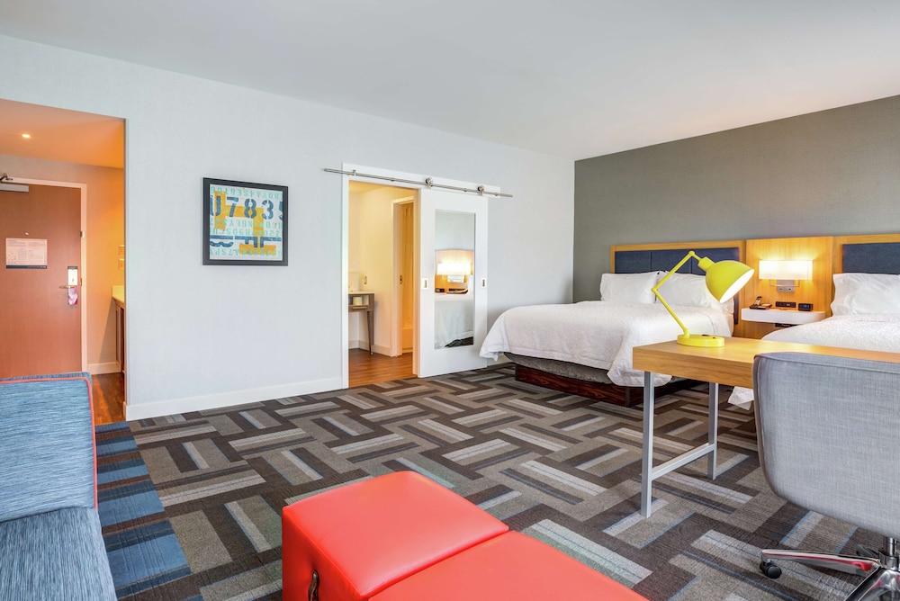 Studio, 1 King Bed, Accessible (Mobility & Hearing, Roll-in Shower)
