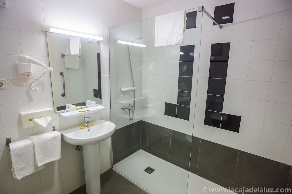 Double or Twin Room photo 3