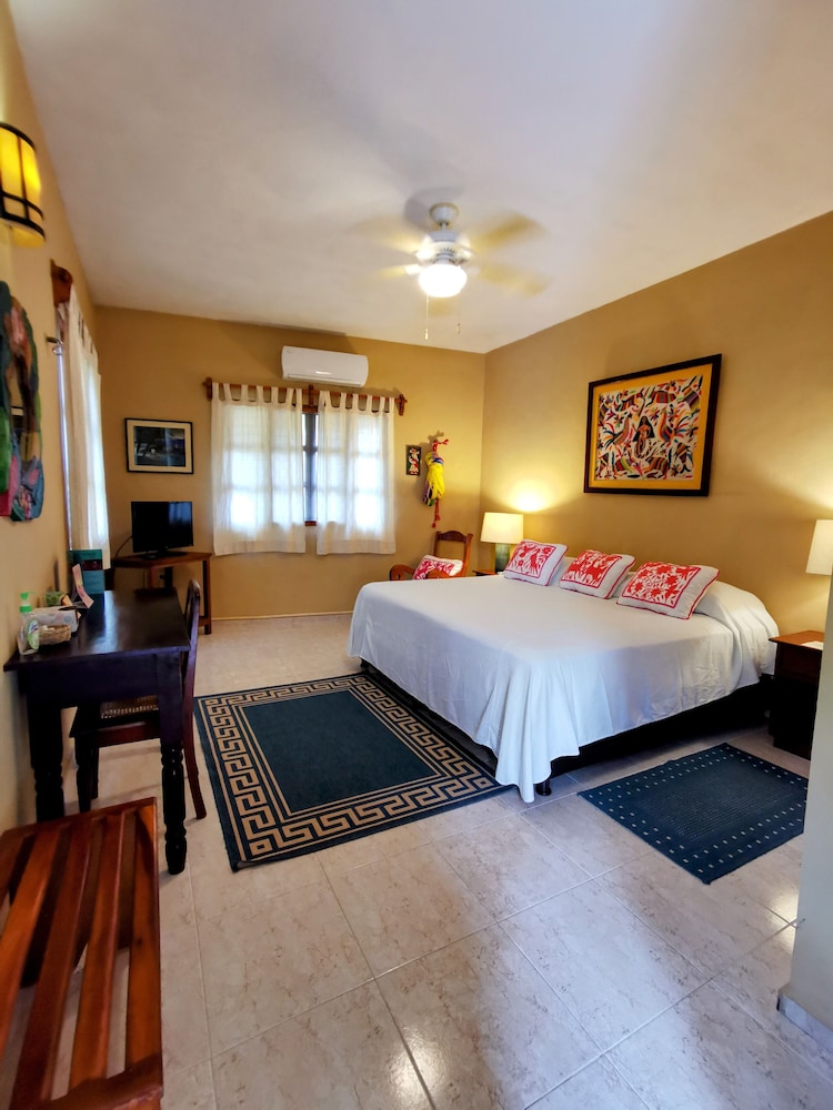 Standard Room, 1 King Bed photo 1