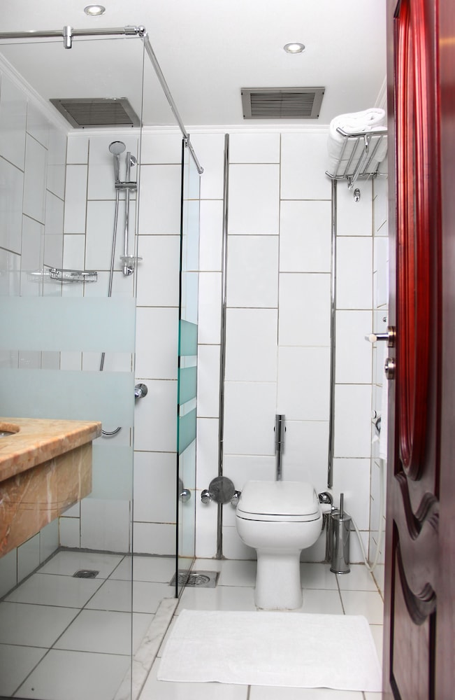 Suite, 2 Bedrooms - Photo 19