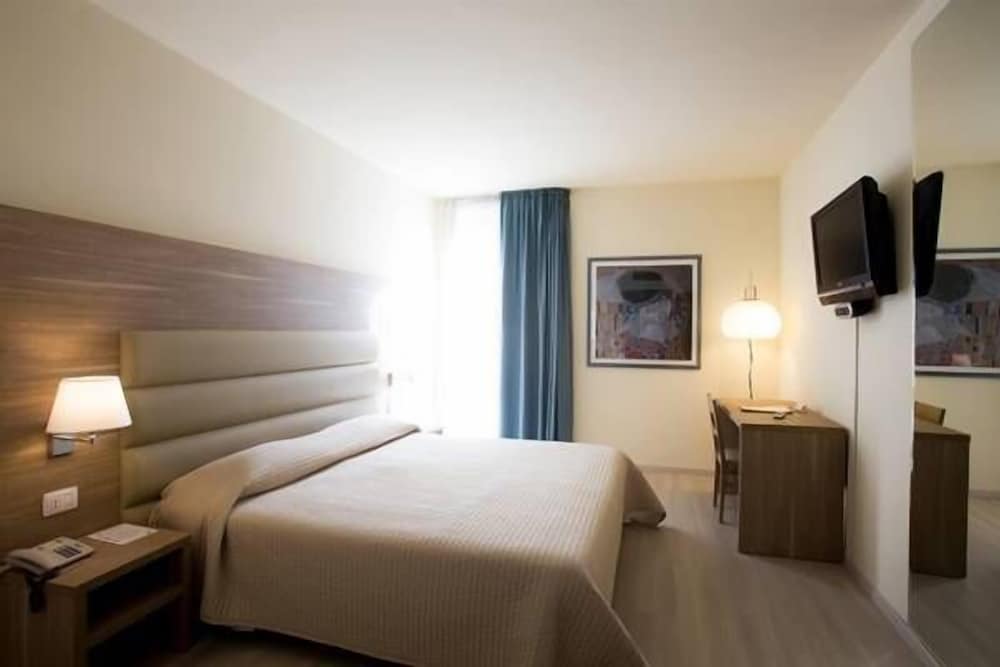 Double Or Twin Room - Photo 3