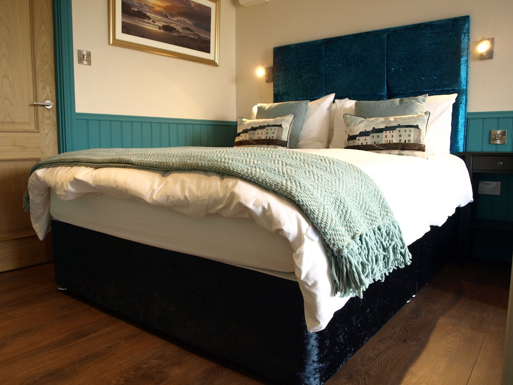 Luxury Studio, 1 King Bed, Sea View (Blue)