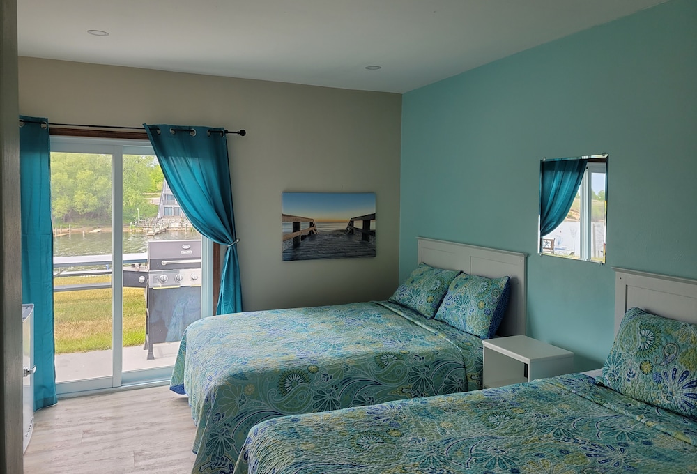 Room, 2 Double Beds, River View photo 3
