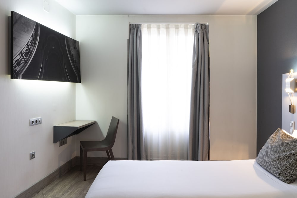 Standard Double Room - Photo 7