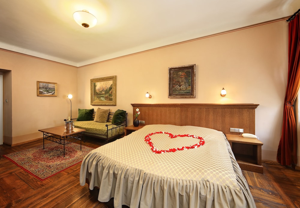 Deluxe Double Room, 1 King Bed photo 1