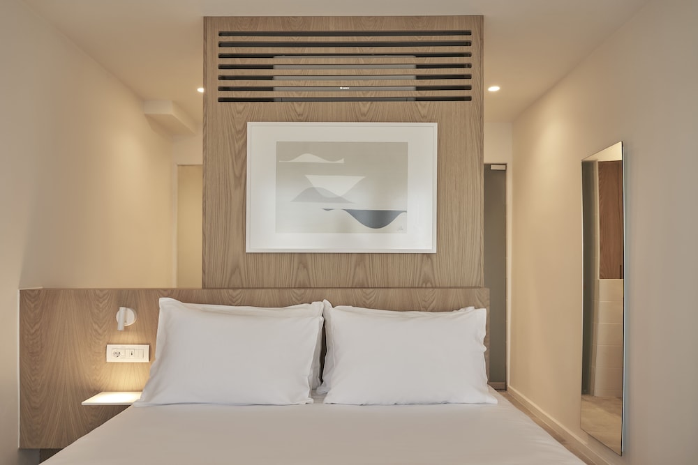 Standard Room, Terrace, Pool View - Photo 2