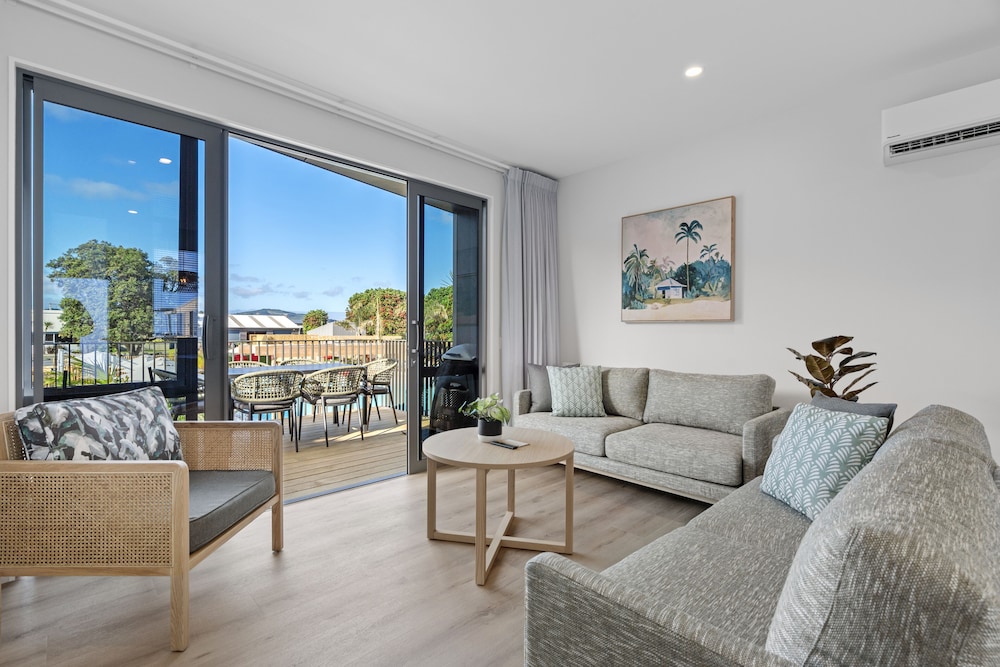 Premium Poolside Villa (2BR)
