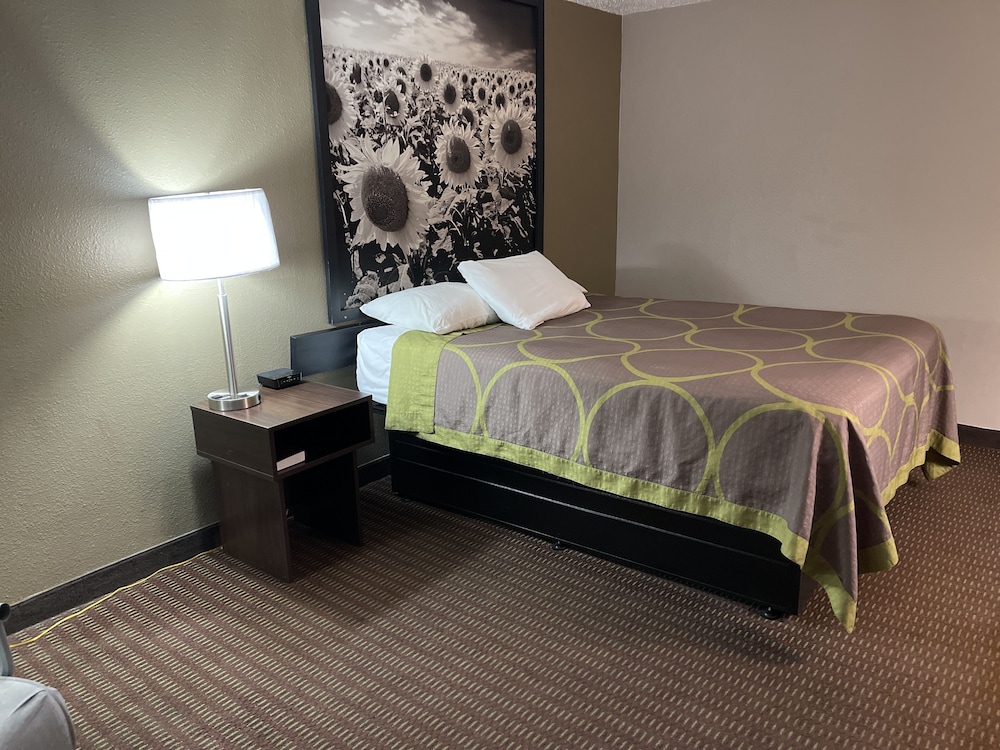 Standard Room, 1 Queen Bed - Photo 9