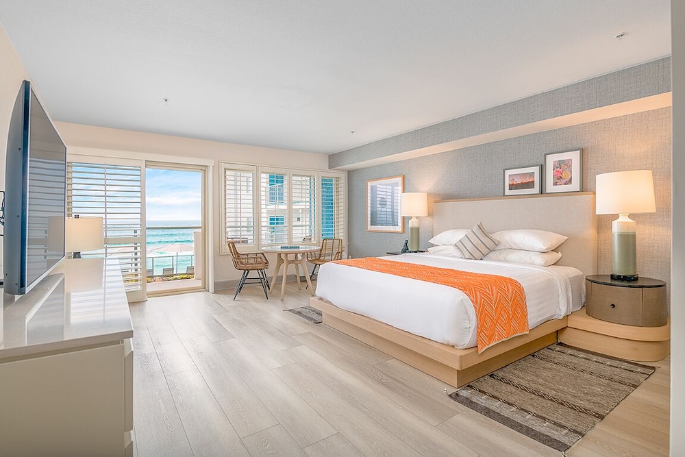 Pool Terrace, 1 King Bed, Pool & Ocean View - Photo 1