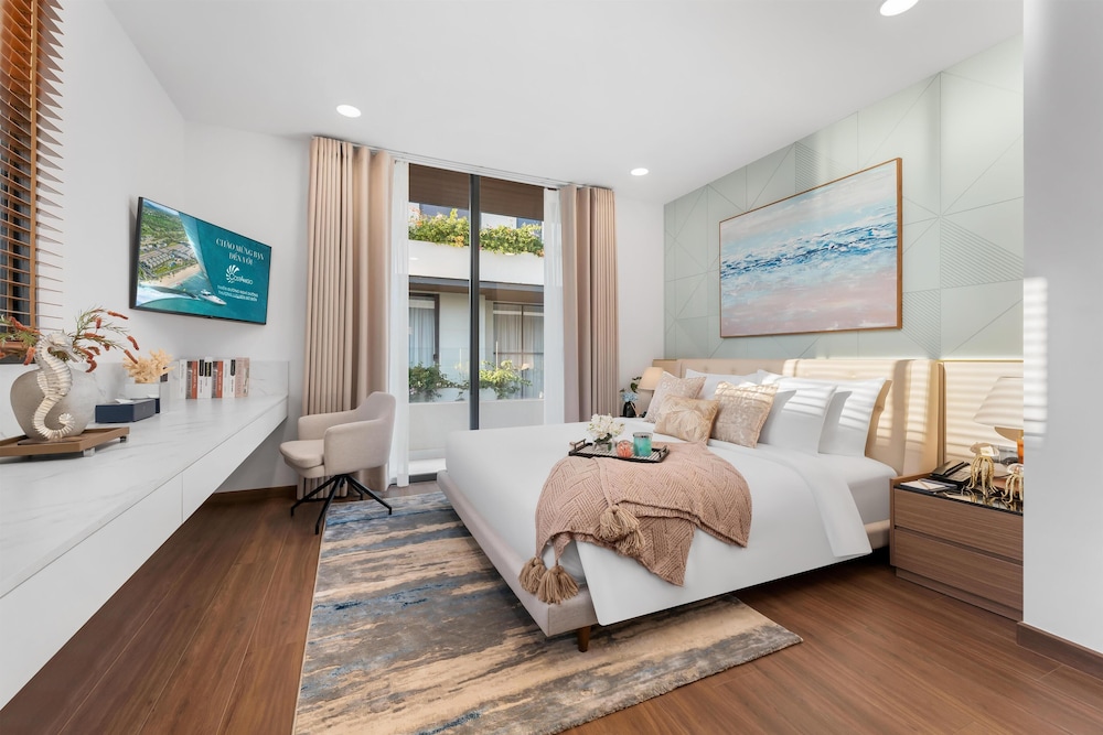 Standard Room, 1 King Bed, Balcony, Garden View