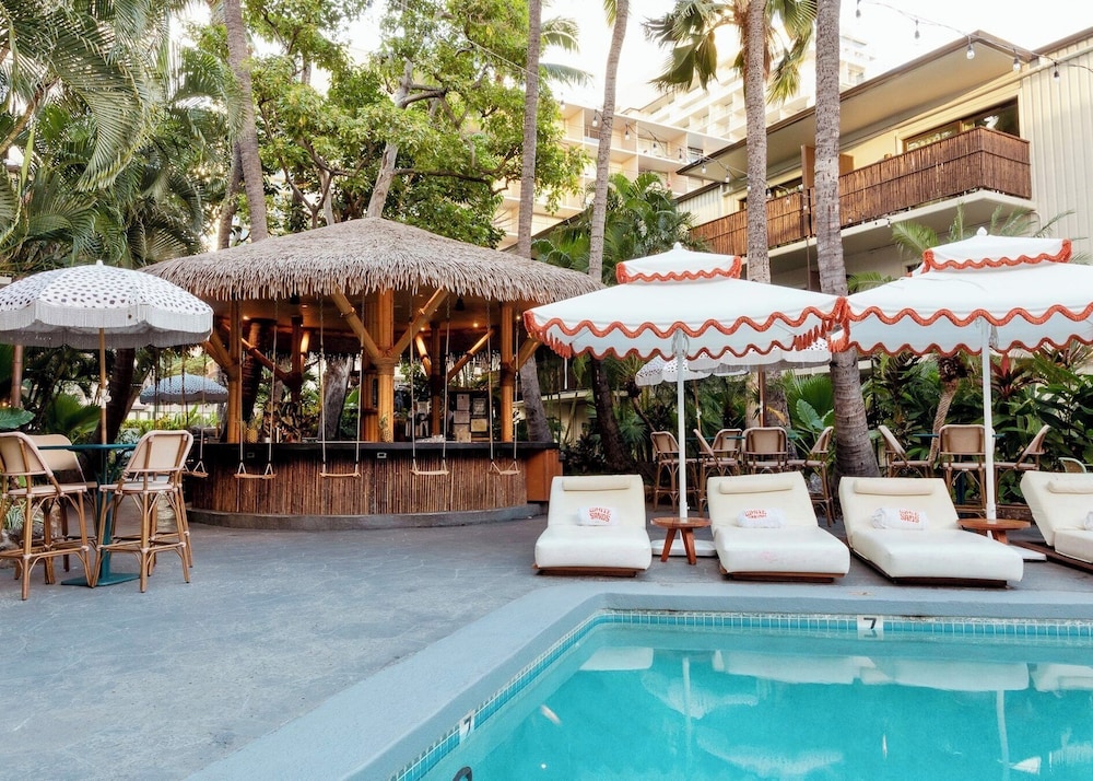 Room, 1 King Bed, Poolside - Photo 6