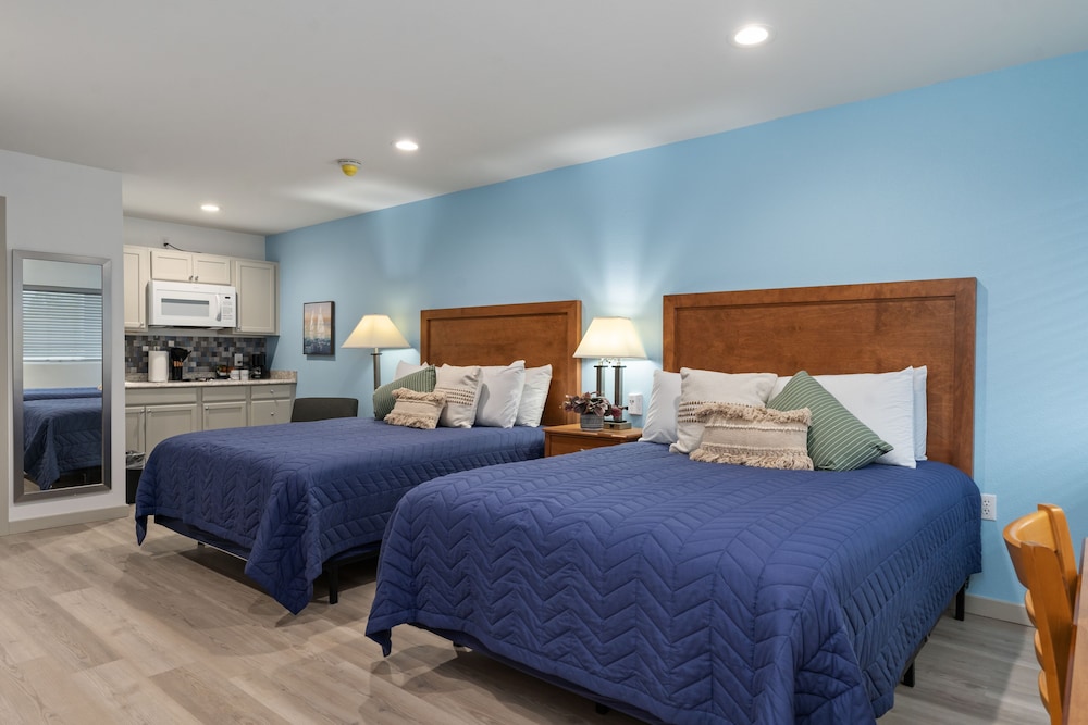 Double Room, 2 Queen Beds, Kitchenette