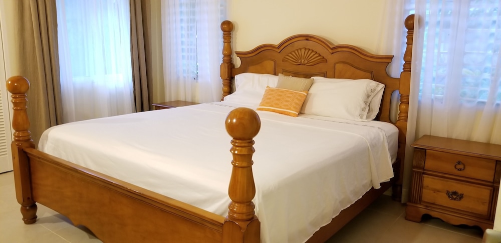Exclusive Villa, 3 Bedrooms, 2 Bathrooms, Partial Ocean View