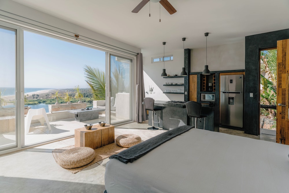Suite #10 Ocean View King with Kitchen