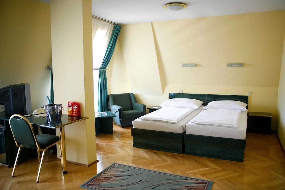 Triple Room - Photo 1