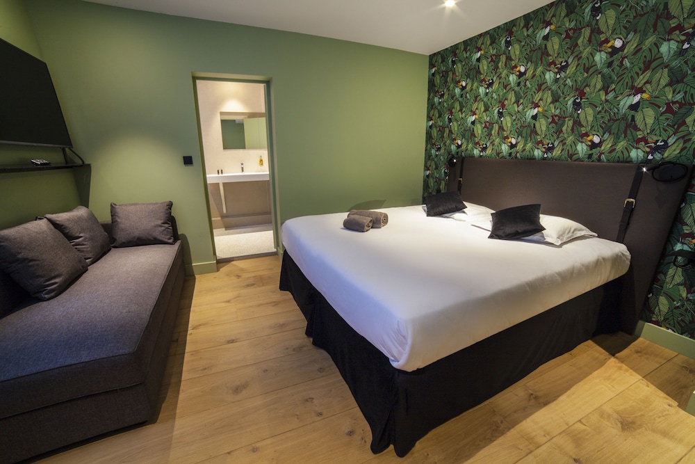 Deluxe Triple Room, Non Smoking, Private Bathroom