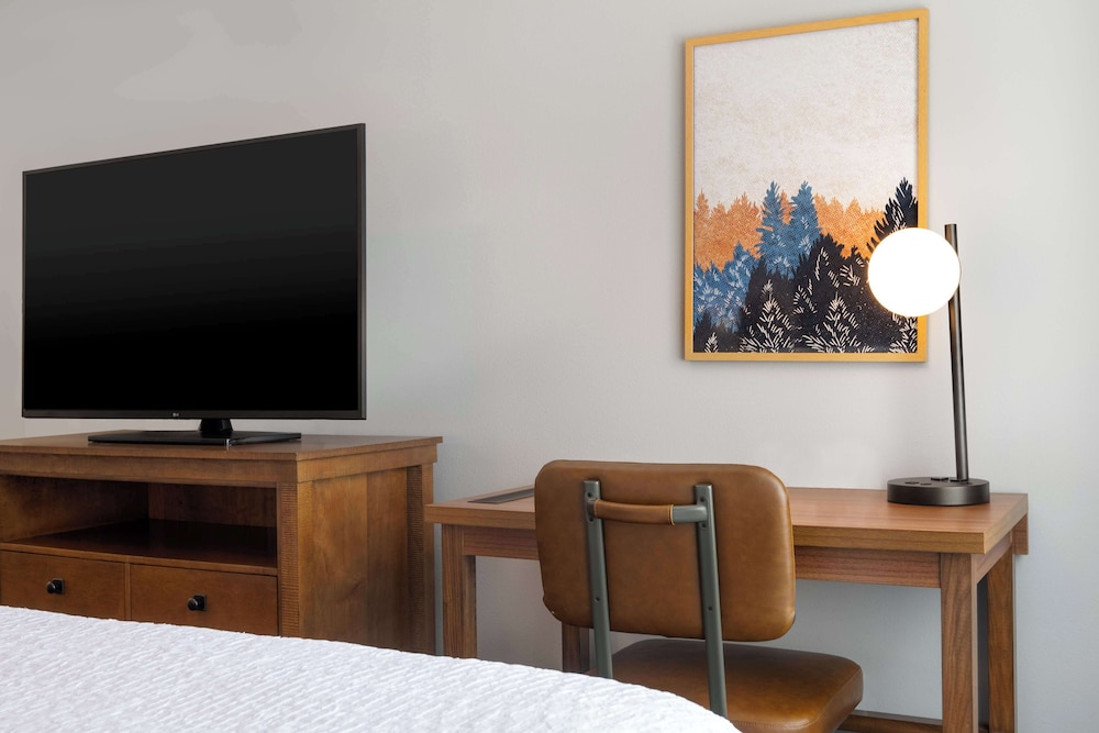 Premium Room, 2 Queen Beds, Accessible, Bathtub (Mobility & Hearing) photo 3