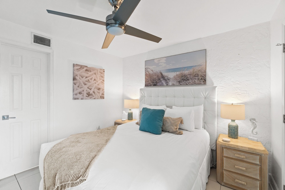 Condo, 4 Bedrooms, Balcony, Beachside (A14)