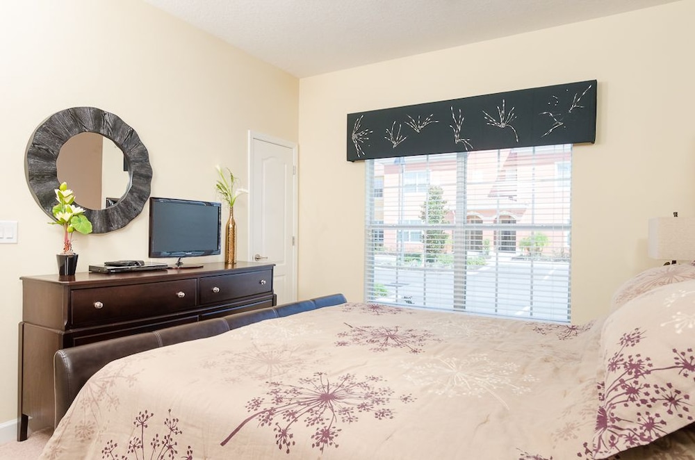 Deluxe Townhome, 4 Bedrooms, Private Pool