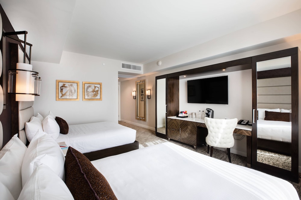 Executive Room, 2 Queen Beds - Photo 4
