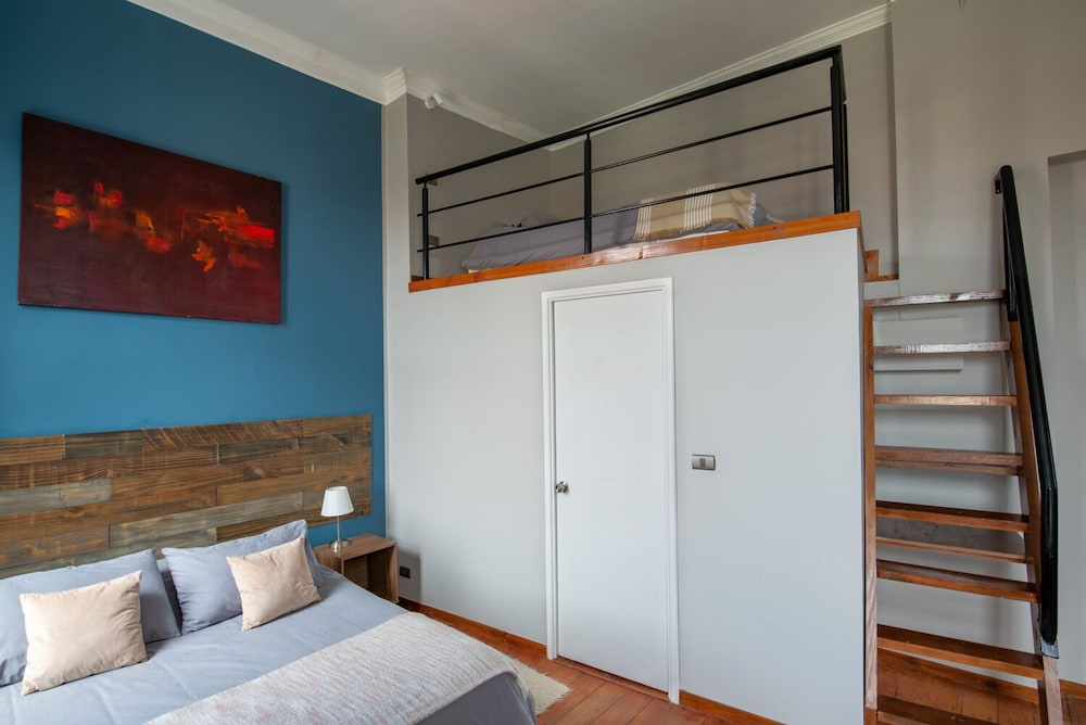 Family Room, City View photo 3