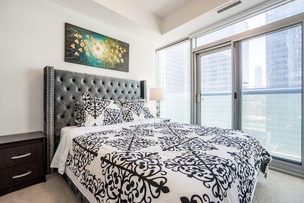 Aaira Suites at 65 Bremner Blvd, Foto 4