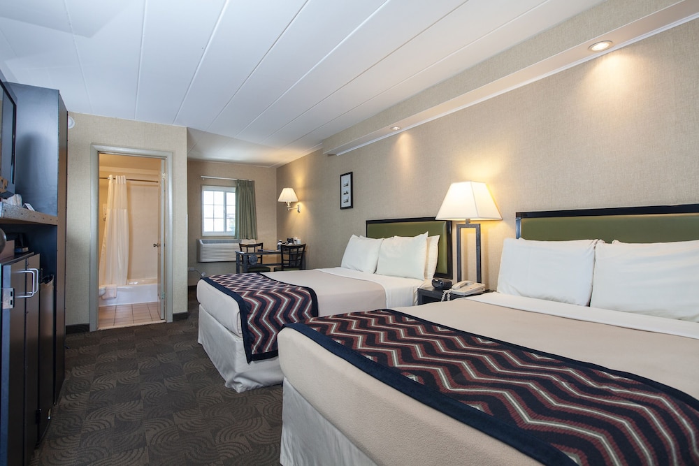 Traditional Room, 2 Queen Beds, Non Smoking - Photo 4