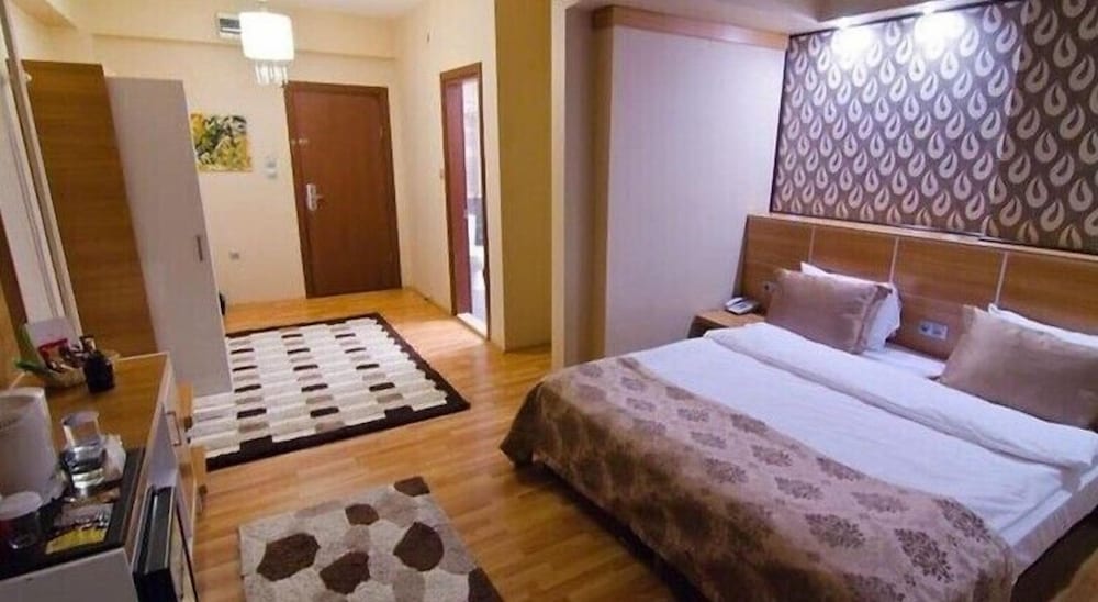 Standard Double or Twin Room photo 3