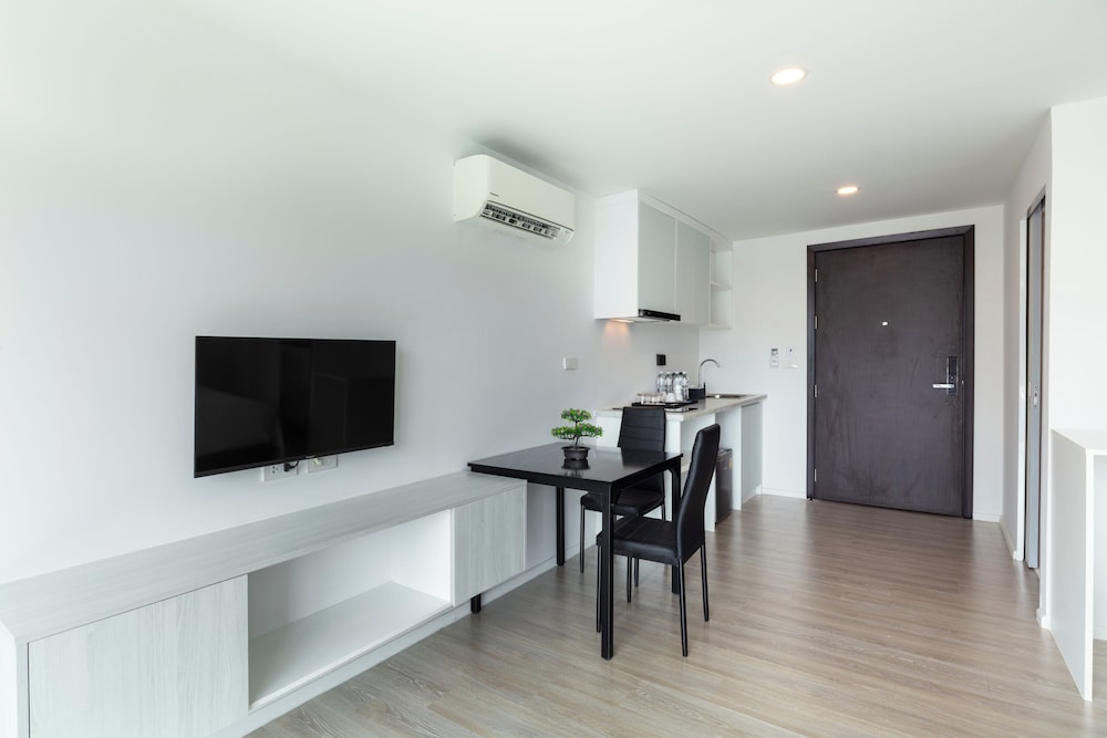 Deluxe King Room - Photo 4