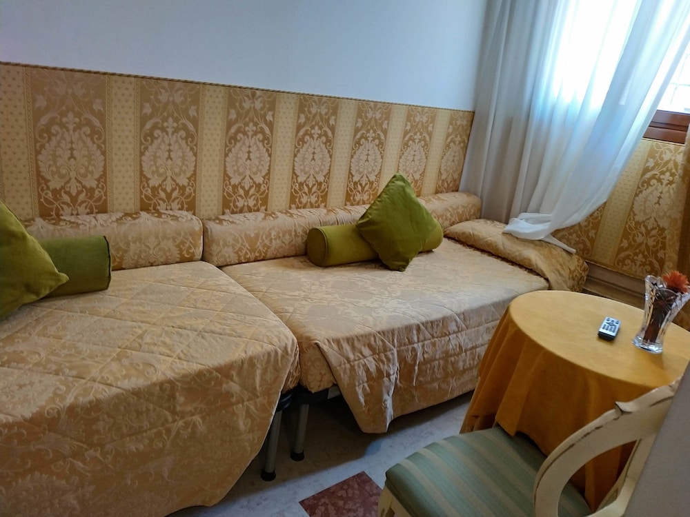 Basic Suite photo 1