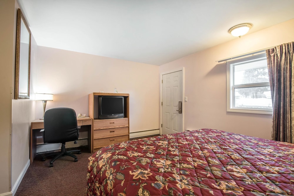 Standard Room, 1 King Bed, Non Smoking - Photo 2