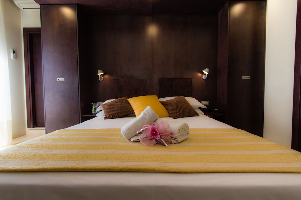 Comfort Quadruple Room, Sea Facing