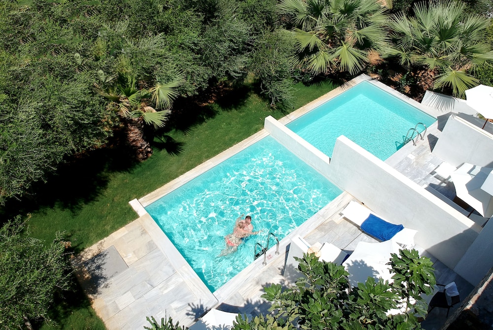 Room,Sharing Pool (Pool Casual)