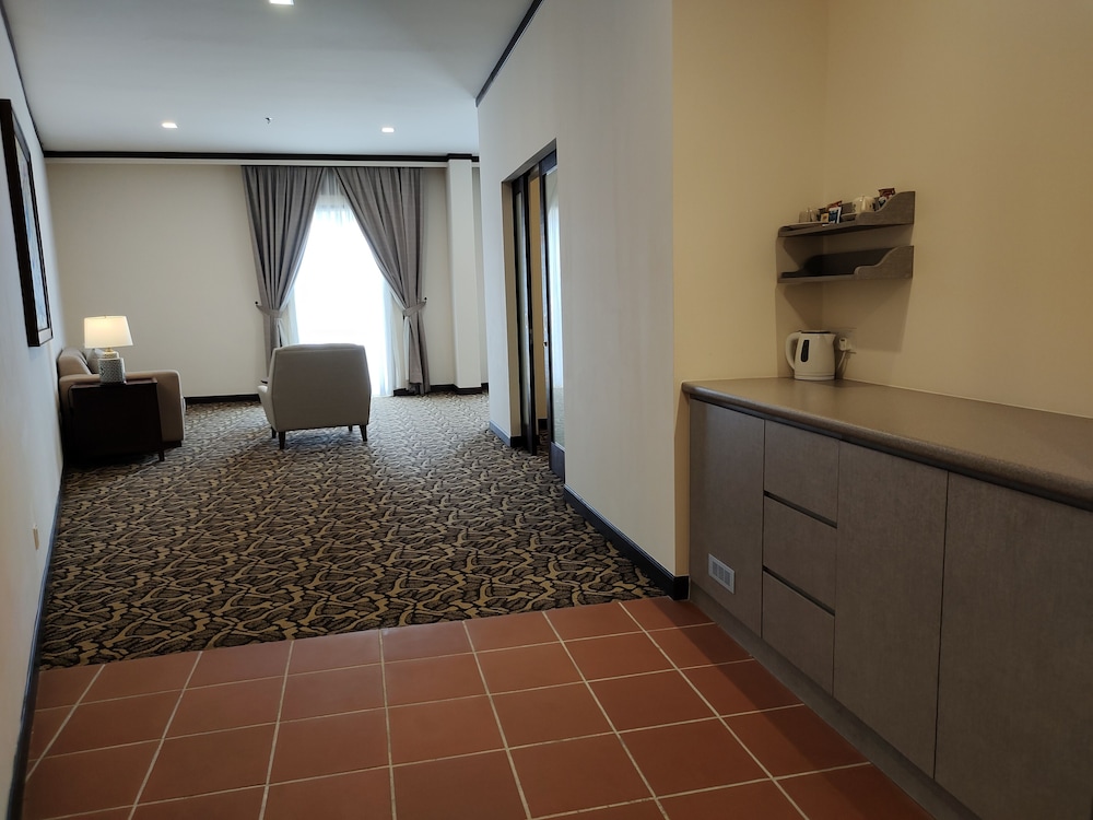 Riviera Premier King Suite photo 2
