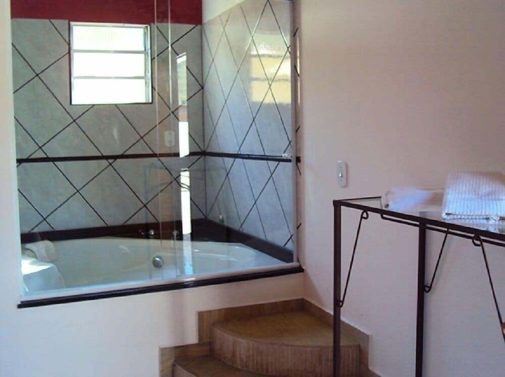 Luxury Suite, Hot Tub photo 3